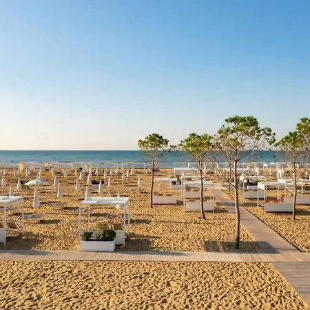 Apartment Contemporary With Pool *